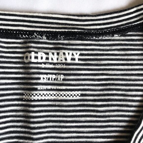 Y2k Old Navy Black White Striped Ruffle Henley Tee Shirt Long Sleeve Women's XS - Picture 2 of 10